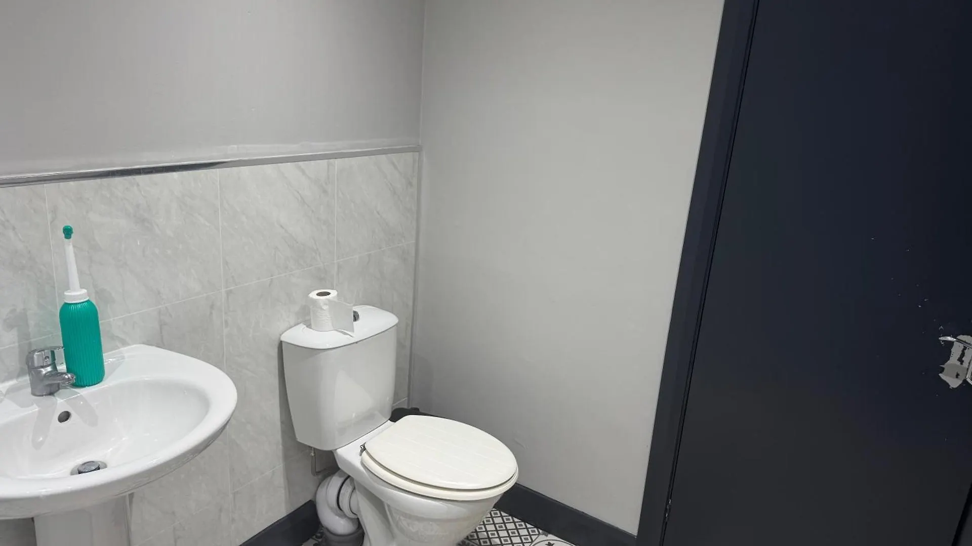 Cozy Private Room With Shared Amenities ベルファスト ホームステイ